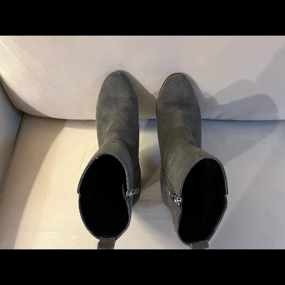GAP-SUEDE ANKLE BOOTIE - Picture 5 of 6